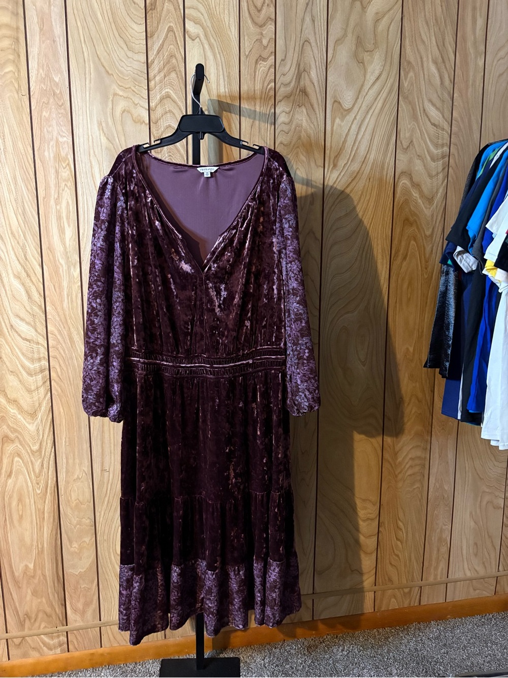 Frye and Co. Women's Purple Floral Velvet Smocked V-Neck Midi Dress 3X